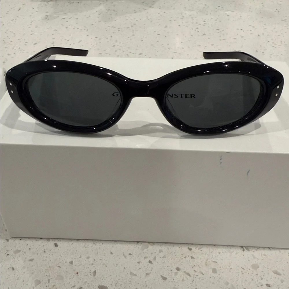 Authentic new gentle monster sunglasses - Picture 2 of 7